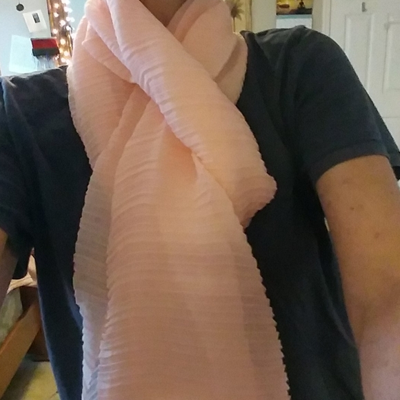 Scarve (Never worn) - Picture 4 of 5